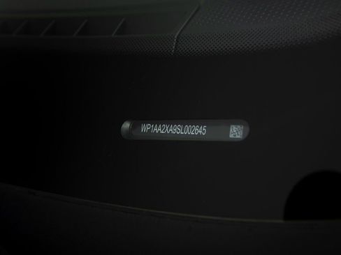 Certified 2025 Porsche Macan 4 Electric image 39