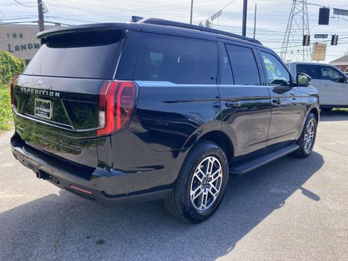 Used 2025 Ford Expedition Active RWD image 3