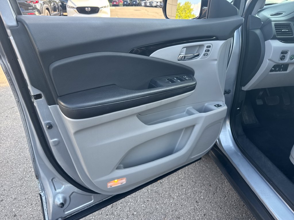 Used 2016 Honda Pilot Touring image 10