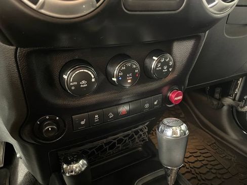 Used 2016 Jeep Wrangler Unlimited Rubicon AWD/4WD image 9