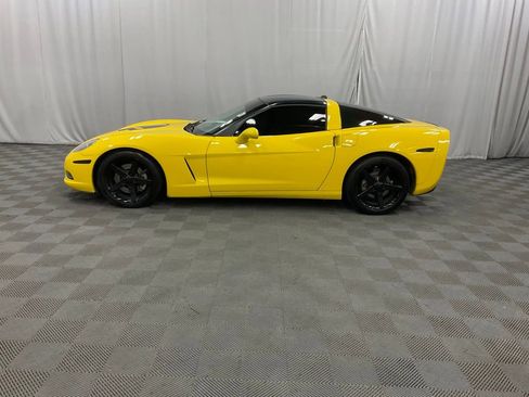 Used 2005 Chevrolet Corvette Coupe w/ Preferred Equipment Group RWD image 18