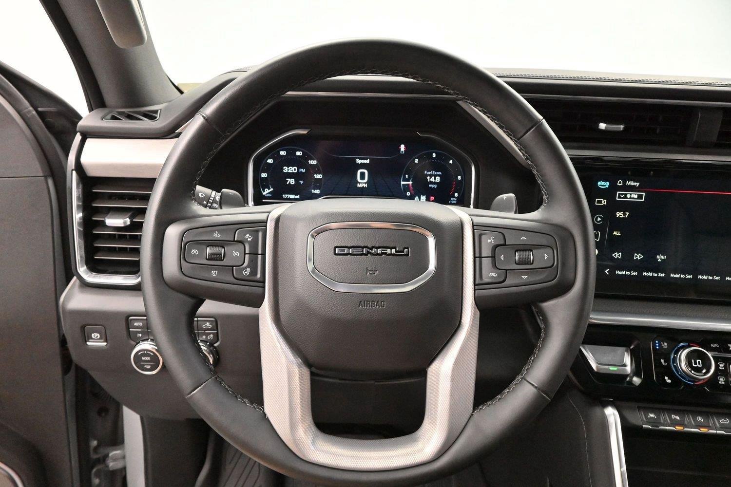 Used 2025 GMC Sierra 1500 Denali w/ Technology Package AWD/4WD image 16