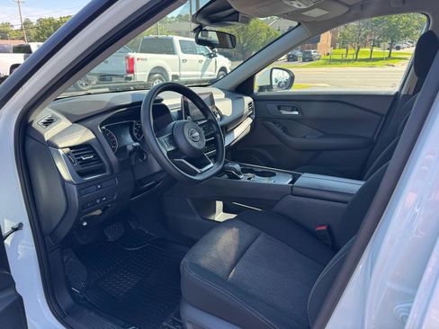 Used 2024 Nissan Rogue SV FWD image 16