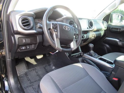 Used 2022 Toyota Tacoma SR5 w/ Technology Package RWD image 18