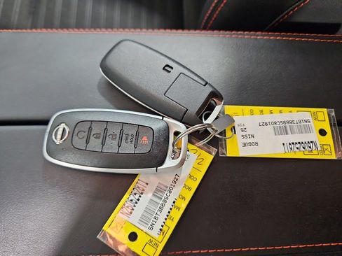 Certified 2025 Nissan Rogue SV AWD/4WD image 29