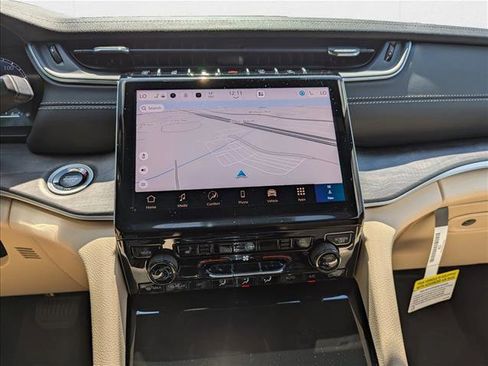 New 2025 Jeep Grand Cherokee Limited image 13