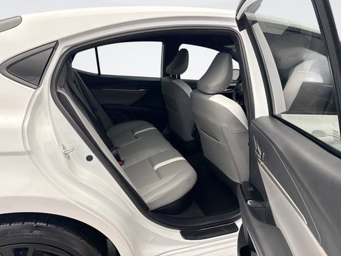 Used 2025 Toyota Camry SE image 17