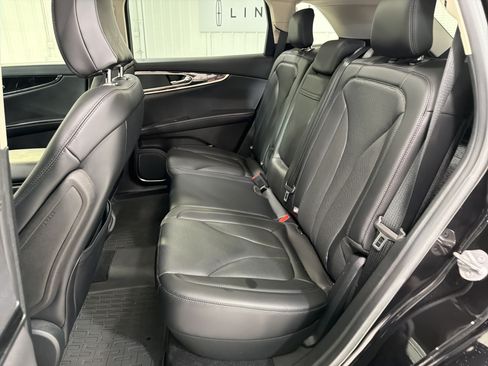 Used 2022 Lincoln Nautilus Reserve FWD image 10