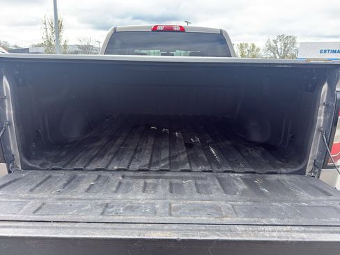 Used 2017 GMC Sierra 1500 SLT w/ SLT Premium Package AWD/4WD image 8