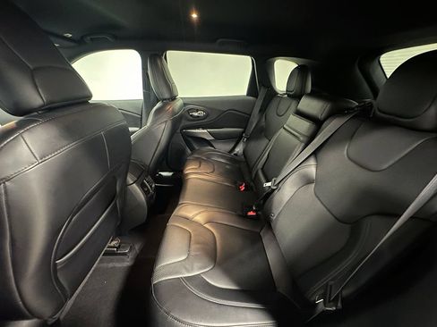 Used 2019 Jeep Cherokee High Altitude AWD/4WD image 19