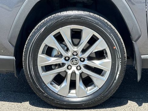 Used 2025 Toyota RAV4 XLE Premium FWD image 32