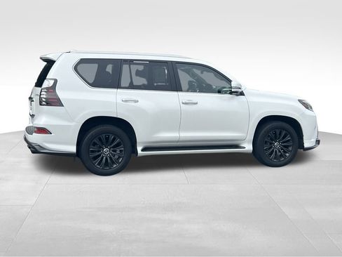 Used 2023 Lexus GX 460 Luxury w/ Sport Design Package image 3