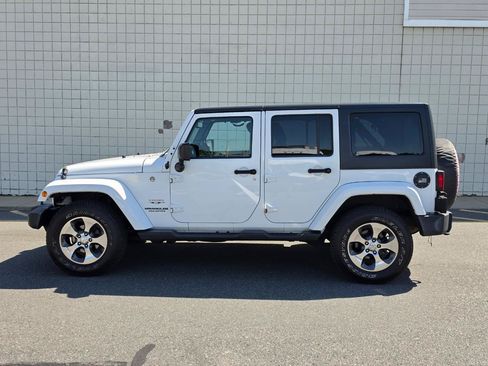 Used 2017 Jeep Wrangler Unlimited Sahara w/ Dual Top Group AWD/4WD image 4