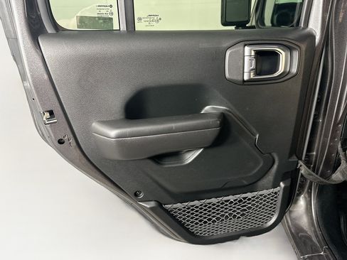 Used 2018 Jeep Wrangler Unlimited Sport S image 25