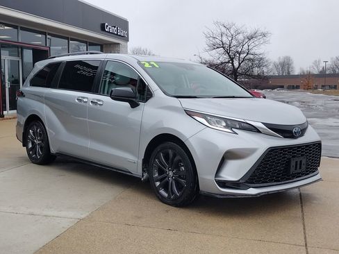Used 2021 Toyota Sienna XSE image 15