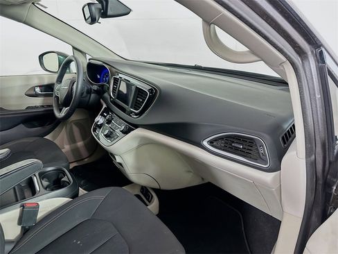 Used 2018 Chrysler Pacifica Touring Plus w/ Tire & Wheel Group image 29