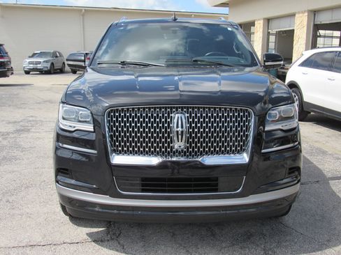 Used 2023 Lincoln Navigator Reserve image 7