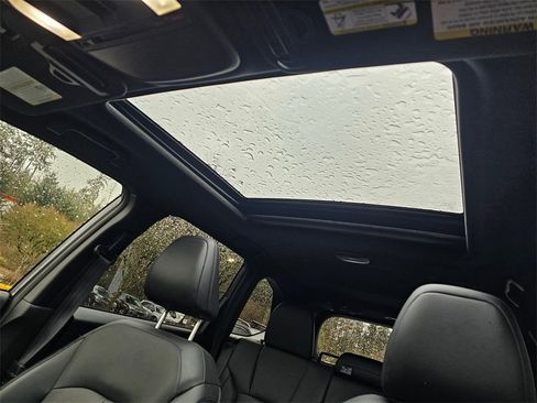 Certified 2025 Subaru Forester Limited image 22