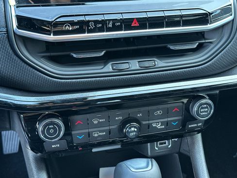 New 2026 Jeep Compass Latitude image 19