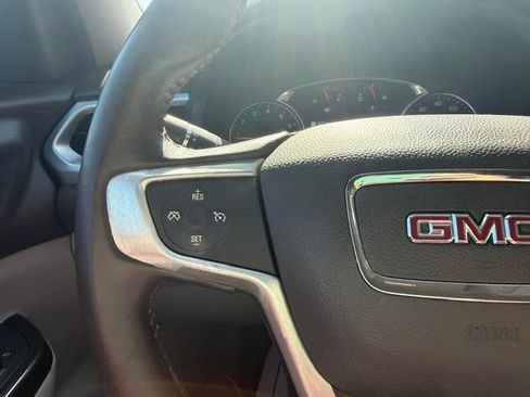 Used 2017 GMC Acadia SLT FWD image 18