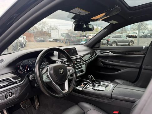 Used 2019 BMW 750i xDrive w/ Executive Package AWD/4WD image 9