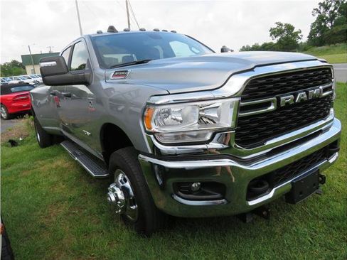 Used 2024 RAM 3500 Big Horn AWD/4WD image 16