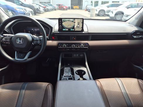 Used 2025 Honda Pilot Elite image 28