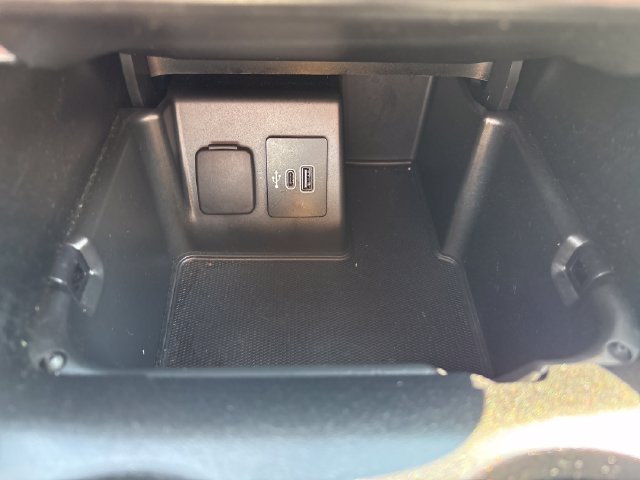 Used 2025 Ford Explorer Active AWD/4WD image 17