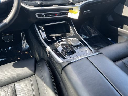 Used 2025 BMW X5 M60i w/ Climate Comfort Package image 31