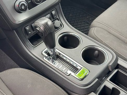 Used 2015 GMC Acadia SLE image 18