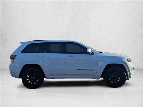 Used 2021 Jeep Grand Cherokee Laredo X image 4