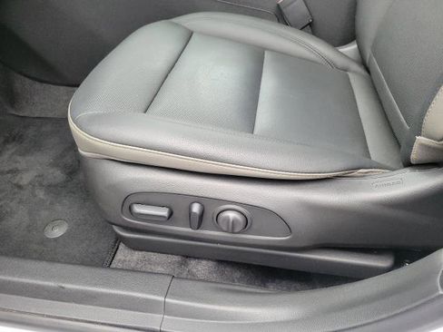 Used 2024 Chevrolet Trax ACTIV w/ Sunroof Package image 9