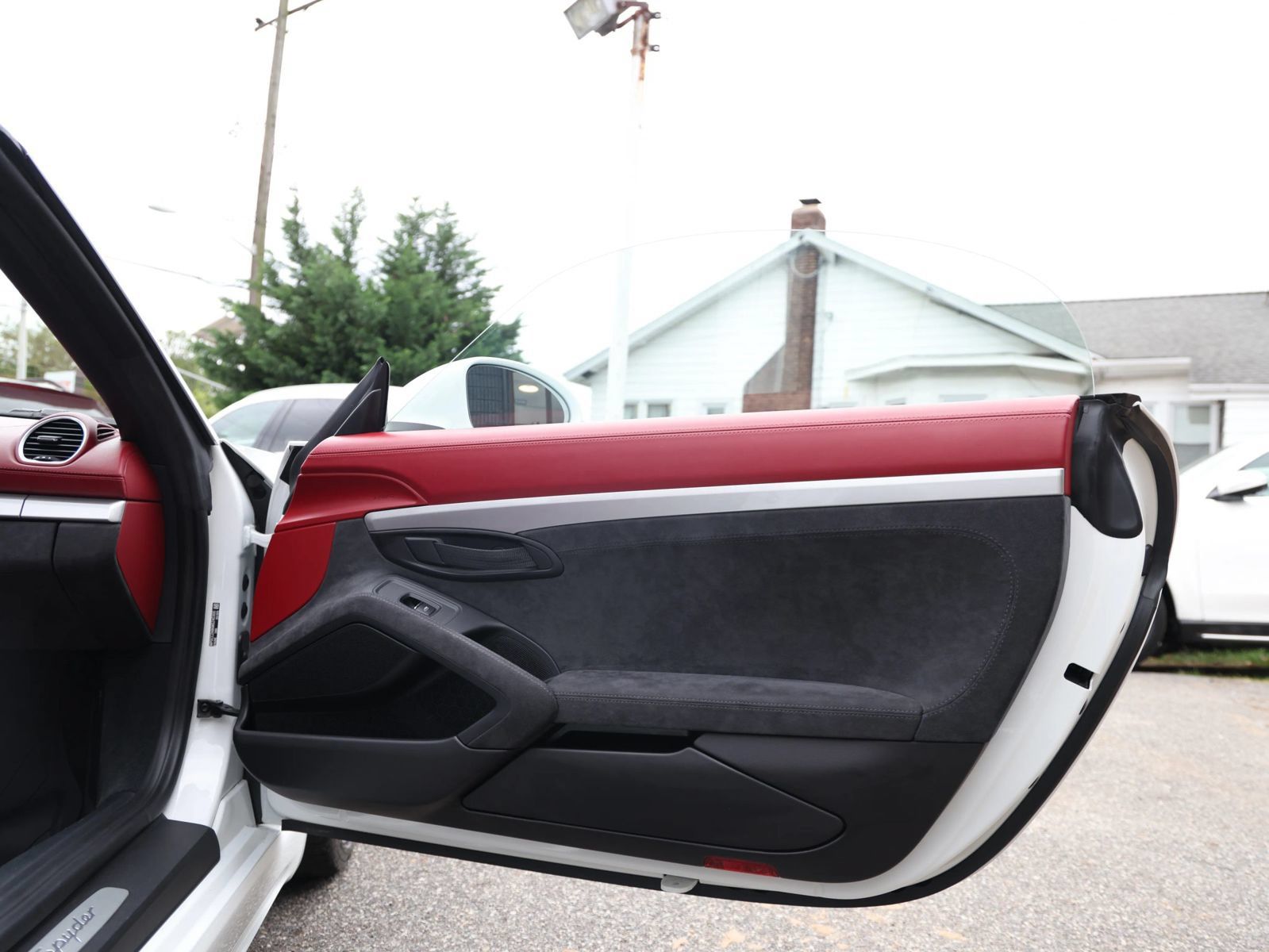 Used 2021 Porsche 718 Boxster Spyder RWD image 31