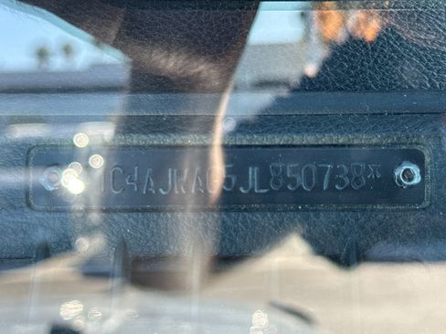 Used 2018 Jeep Wrangler Sport image 3