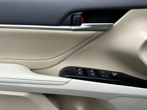 Used 2018 Toyota Camry XLE w/ Driver Assist Package image 12