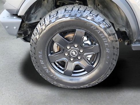 Used 2022 Ford Bronco Black Diamond image 9