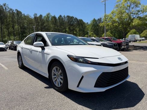 Used 2026 Toyota Camry LE image 4