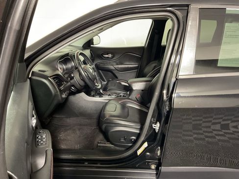 Used 2019 Jeep Cherokee Trailhawk w/ Comfort/Convenience Group image 21