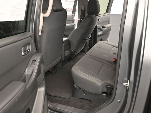 Used 2023 Nissan Frontier SV image 12