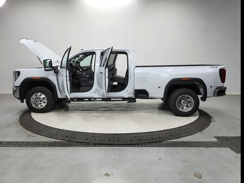 New 2026 GMC Sierra 3500 SLT w/ SLT Convenience Package AWD/4WD image 12