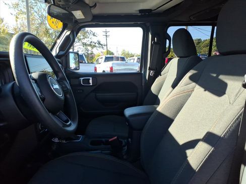 Used 2024 Jeep Gladiator Sport image 15