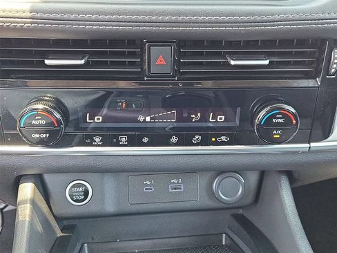 Used 2021 Nissan Rogue SV FWD image 34