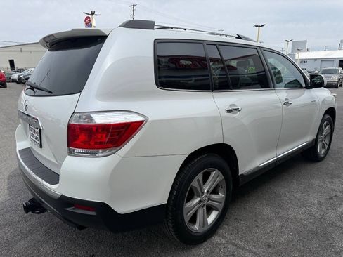 Used 2012 Toyota Highlander Limited w/ Tow Pkg FWD image 5