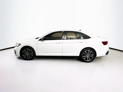 Used 2023 Volkswagen Jetta Sport image 4