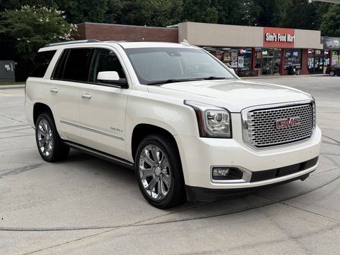 Used 2015 GMC Yukon Denali w/ Premium Package AWD/4WD image 3