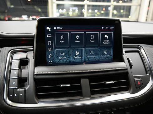 Used 2022 GMC Yukon SLT w/ SLT Premium Package image 16