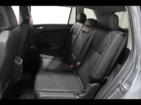 Used 2023 Volkswagen Tiguan SE FWD image 20