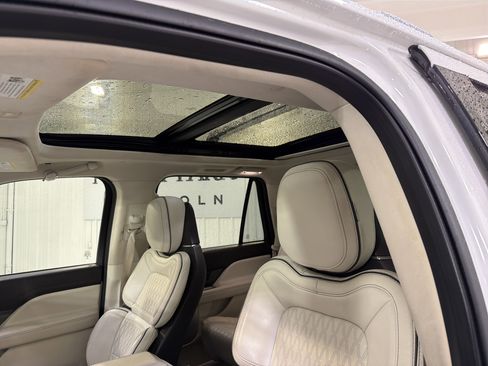 Used 2020 Lincoln Navigator Black Label w/ Cargo Convenience Package image 10