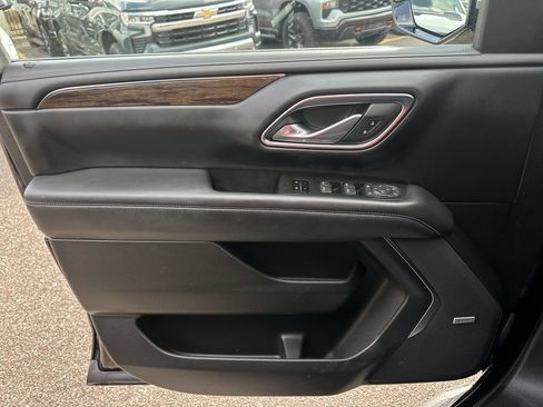 Used 2024 Chevrolet Suburban Premier RWD image 30