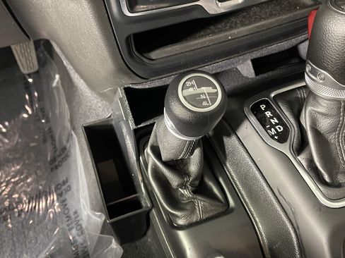 Used 2019 Jeep Wrangler Sport AWD/4WD image 16